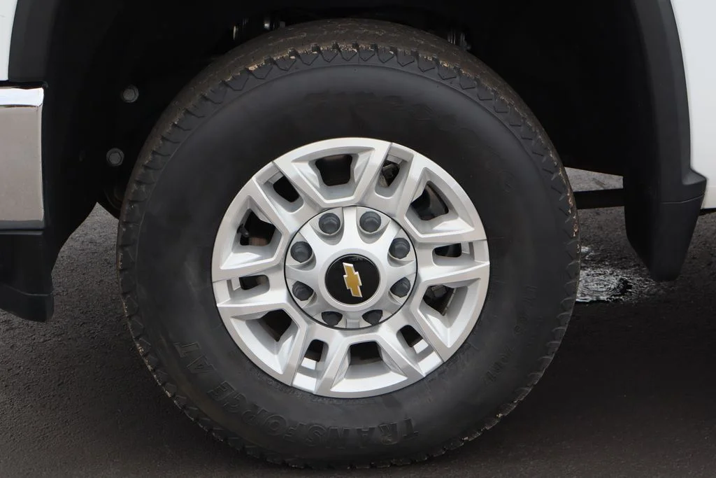 Used 2022 White Chevrolet LT image 30