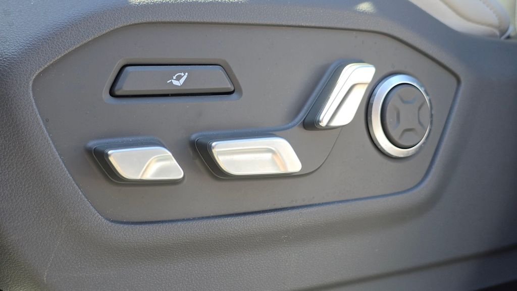 Used 2025 Shimmering Silver Hyundai Calligraphy image 26