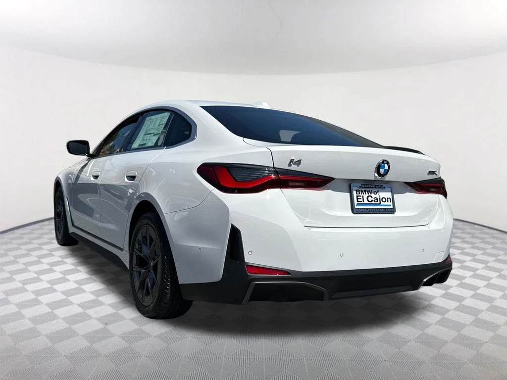 New 2026 White BMW eDrive40 image 4