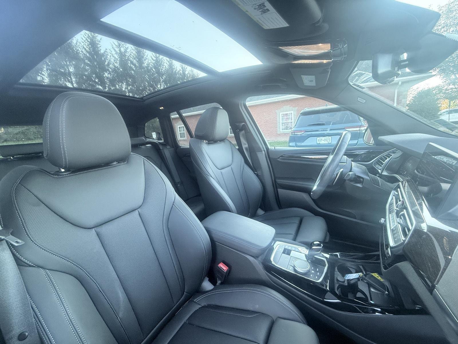 Used 2024 Phytonic Blue Metallic BMW xDrive30i image 9