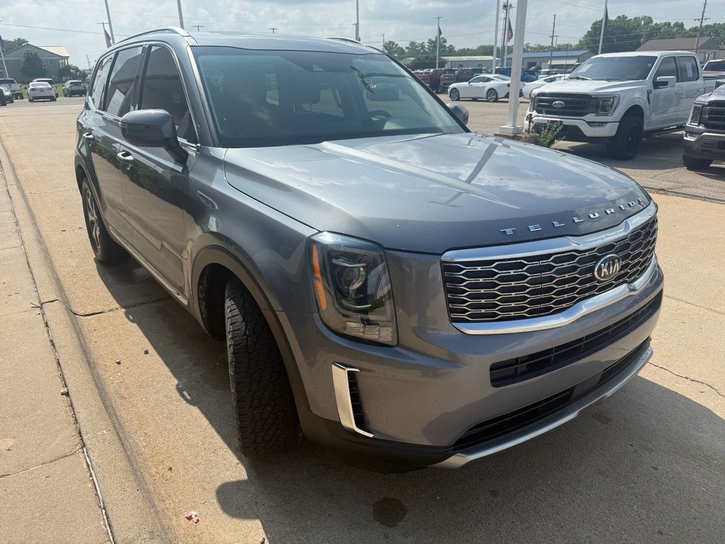 Used 2020 Everlasting Silver Kia EX image 3
