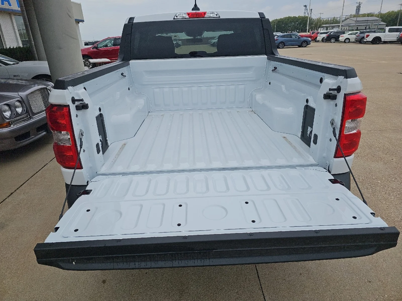 New 2026 Oxford White Ford XL image 11