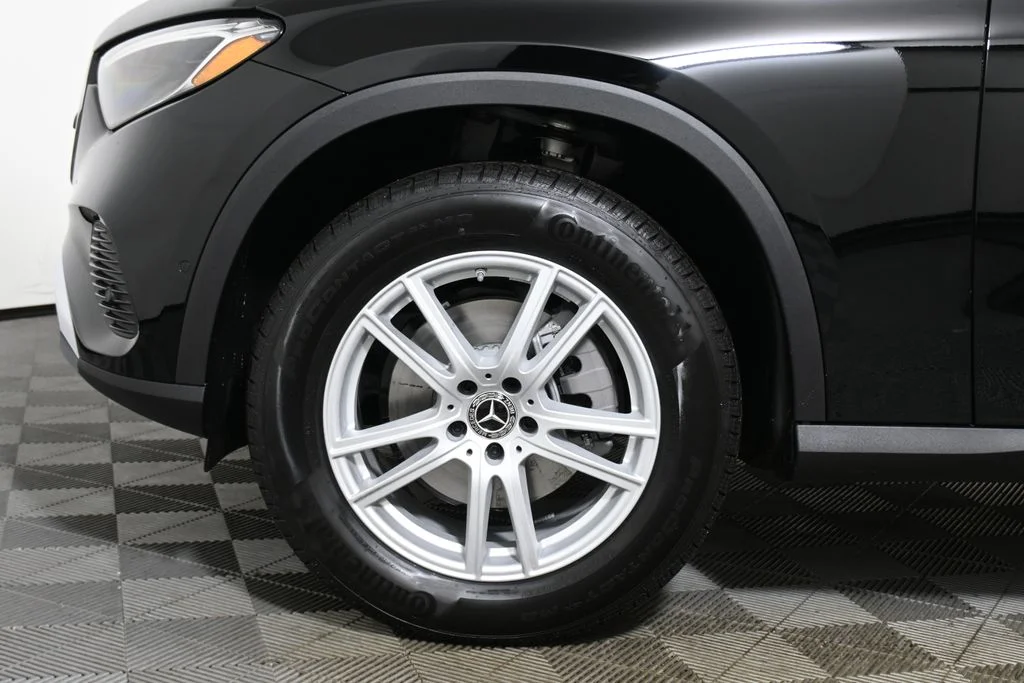 Used 2026  Mercedes-Benz GLC 300 image 11