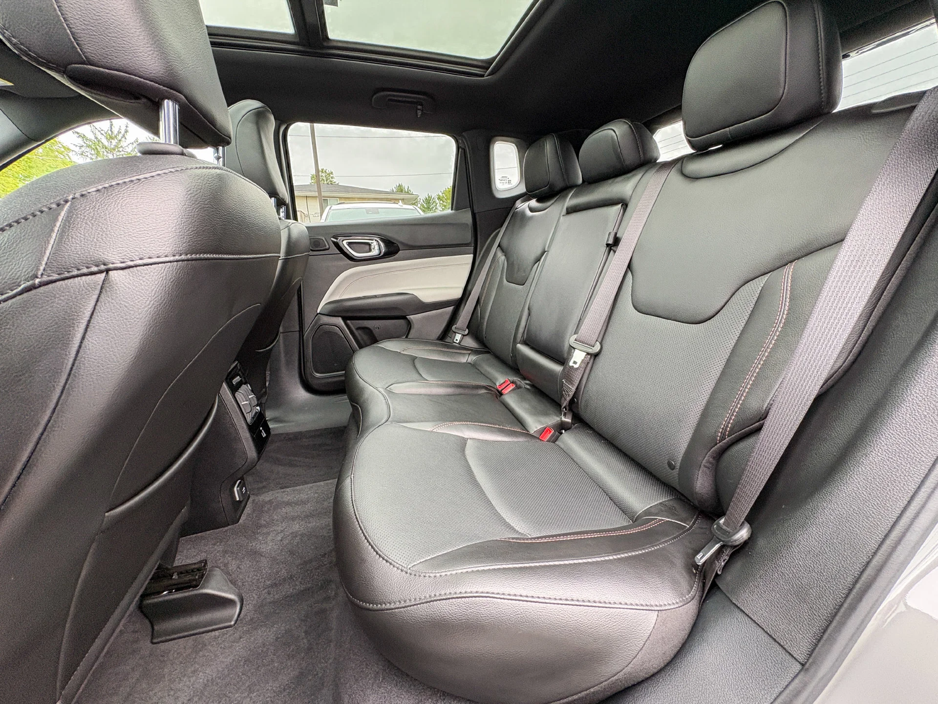 Used 2023 Gray Jeep Limited image 25