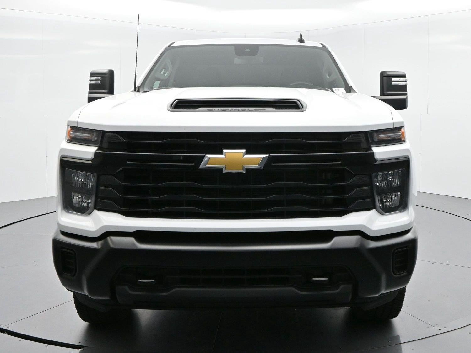 Used 2025 Summit White Chevrolet WT image 2