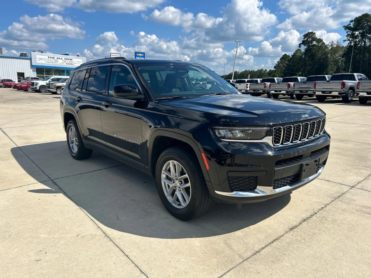 Used 2023 Black Jeep Laredo image 2