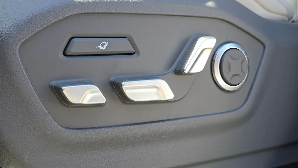 Used 2025 Shimmering Silver Hyundai Calligraphy image 26