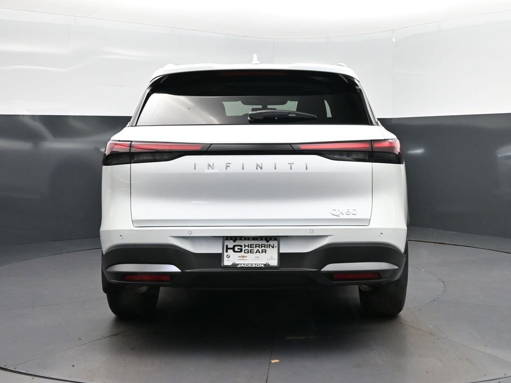 New 2026 RADIANT WHITE INFINITI Luxe FWD image 6