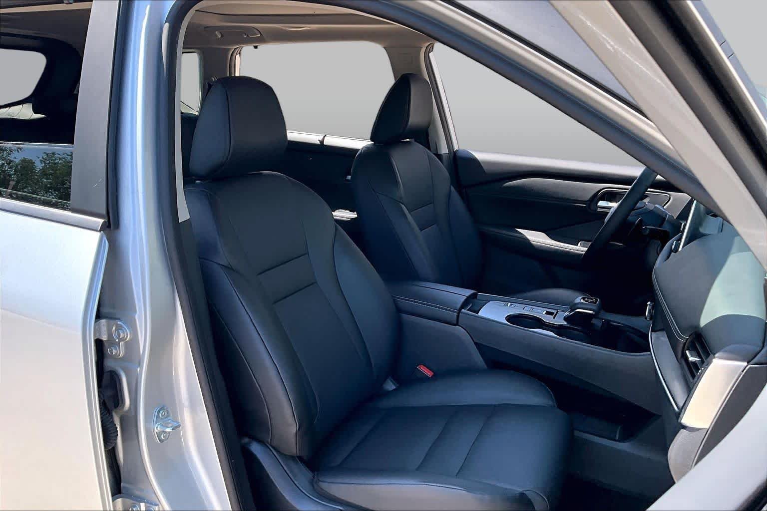 Used 2025 Brilliant Silver Metallic Nissan SV image 9