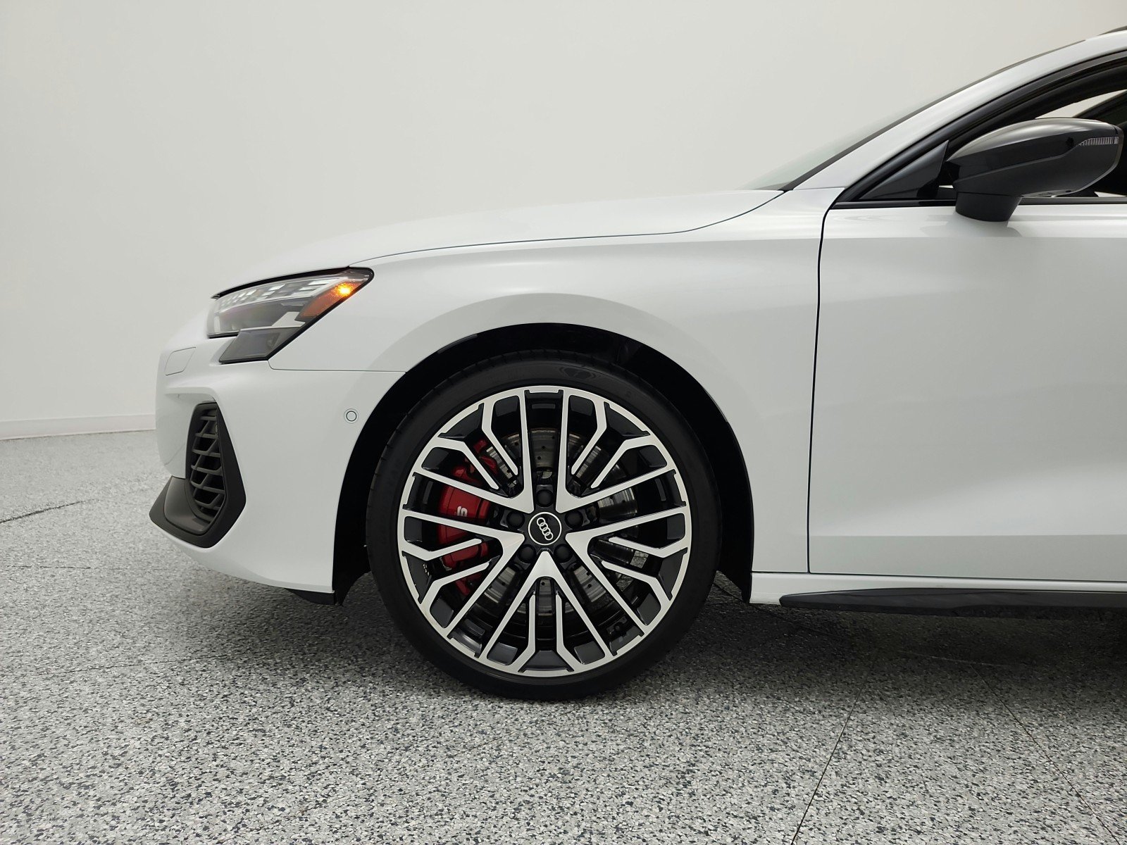 Used 2025 Glacier White Metallic Audi Premium Plus 2.0 TFSI quattro image 18