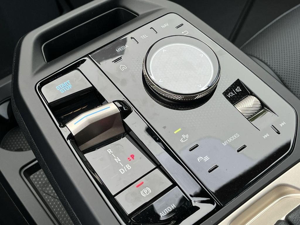2026 BMW iX 60 - Photo 20