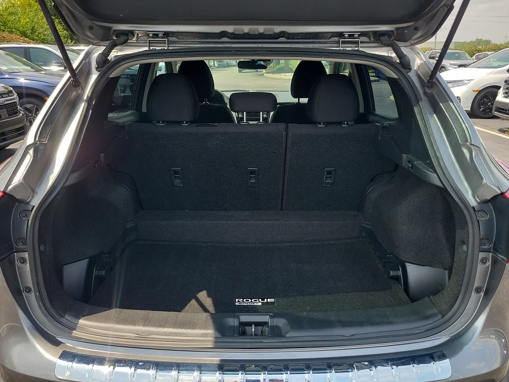 Used 2021 Gun Metallic Nissan S image 7
