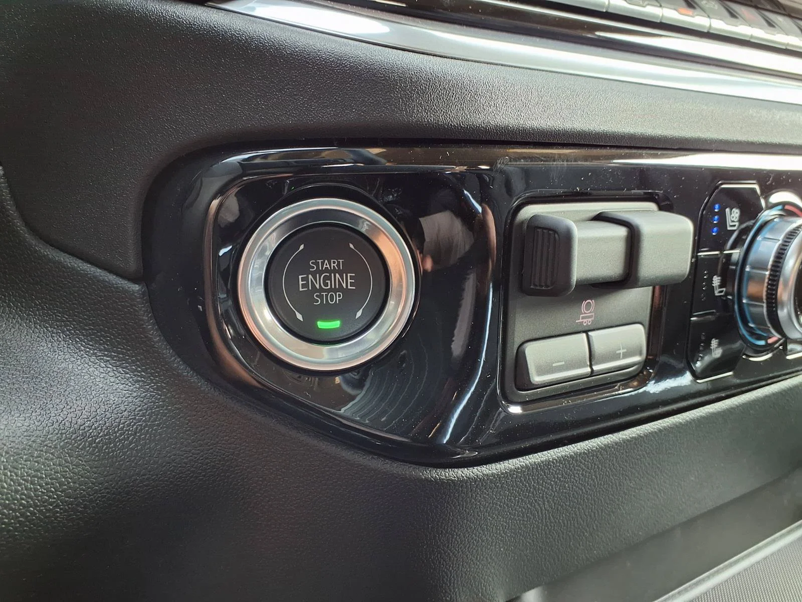 New 2026 Onyx Black GMC SLT image 7