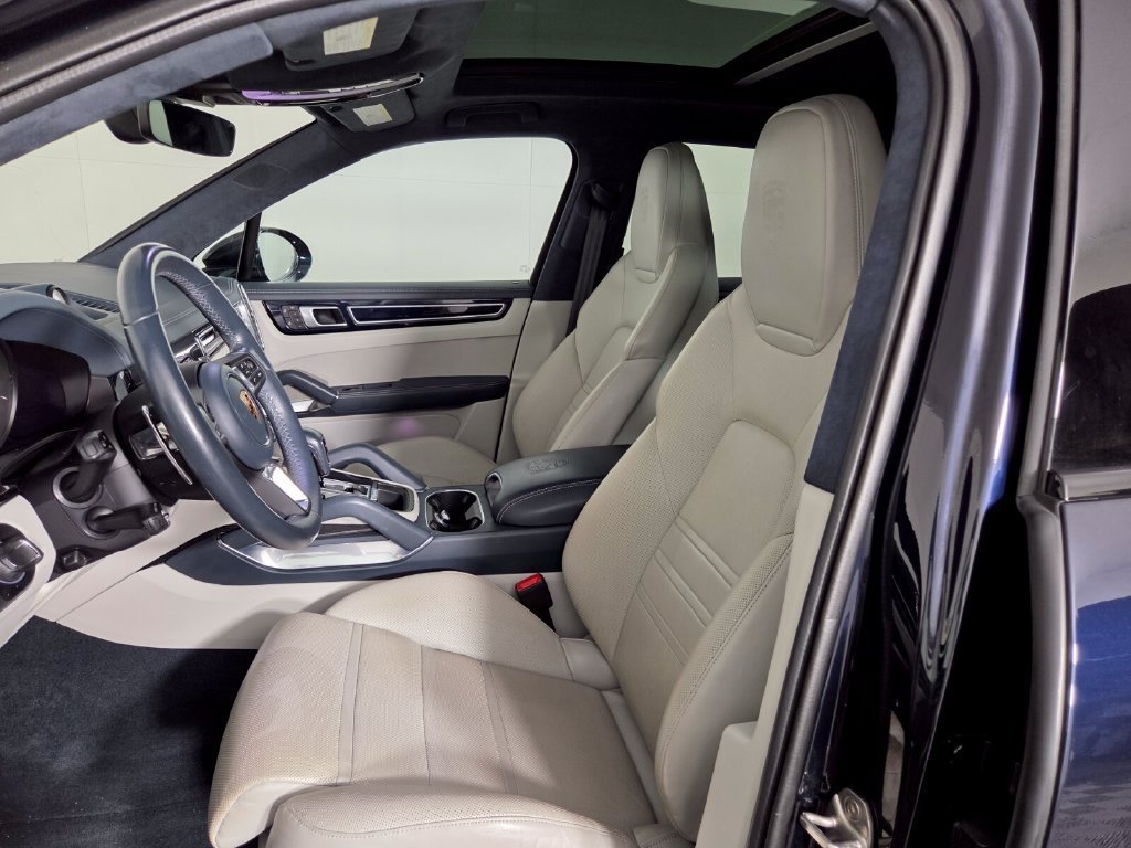 Used 2022 Moonlight Blue Metallic Porsche Turbo image 8
