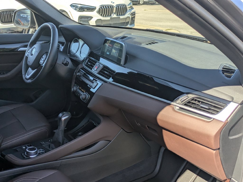 Used 2018 Gray BMW xDrive28i image 25