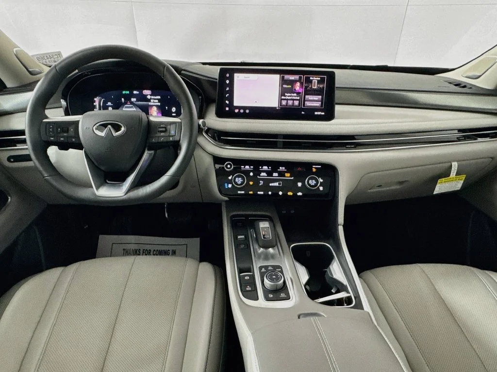 Certified Used 2026 Green INFINITI LUXE image 30