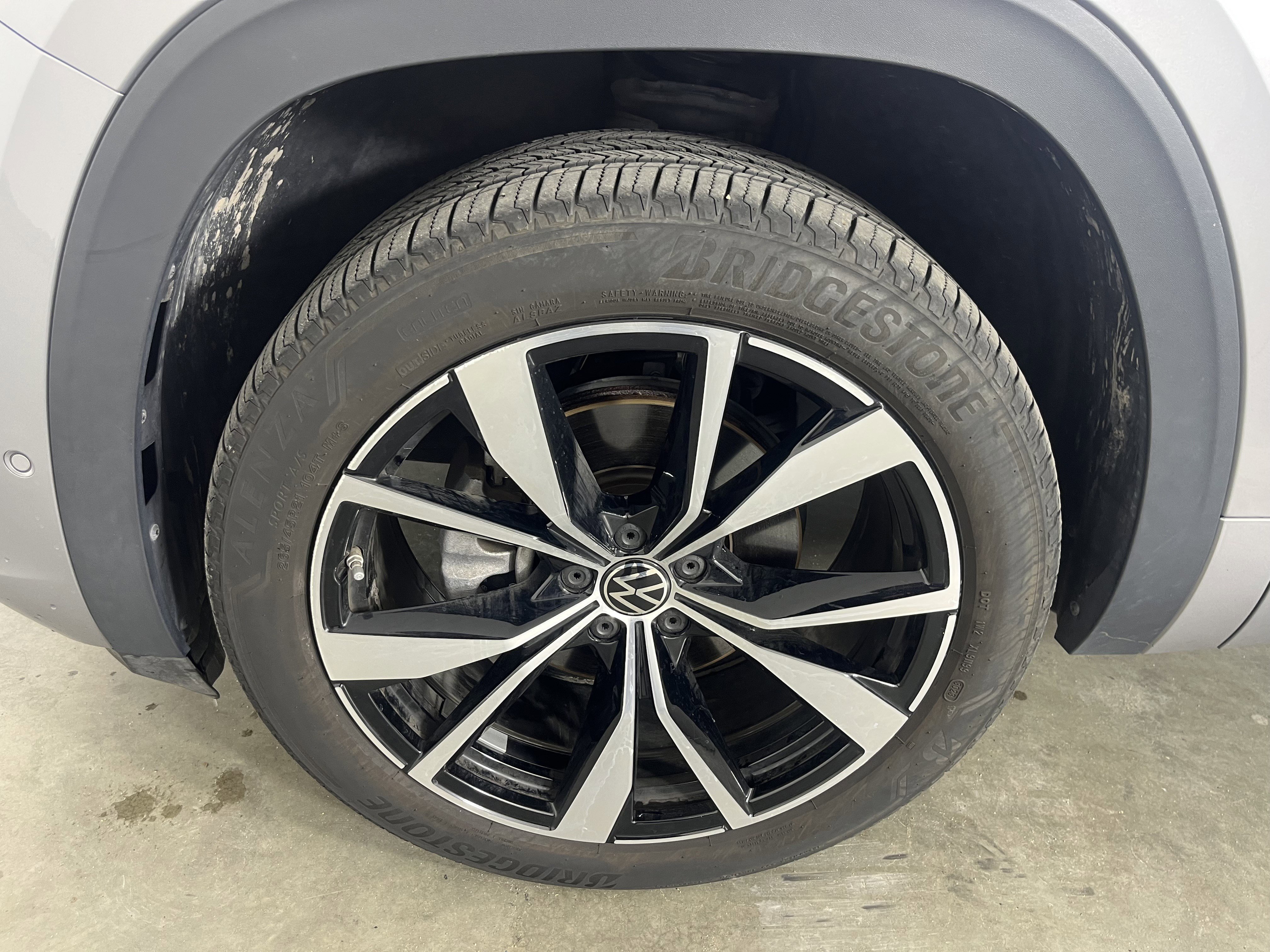 2024 Volkswagen Atlas SEL Premium R-Line - Photo 25