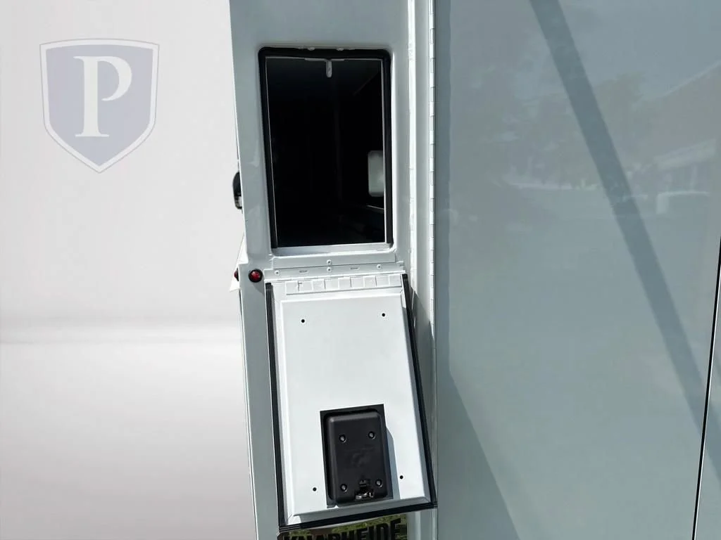 New 2025 Summit White Chevrolet 1WT image 7