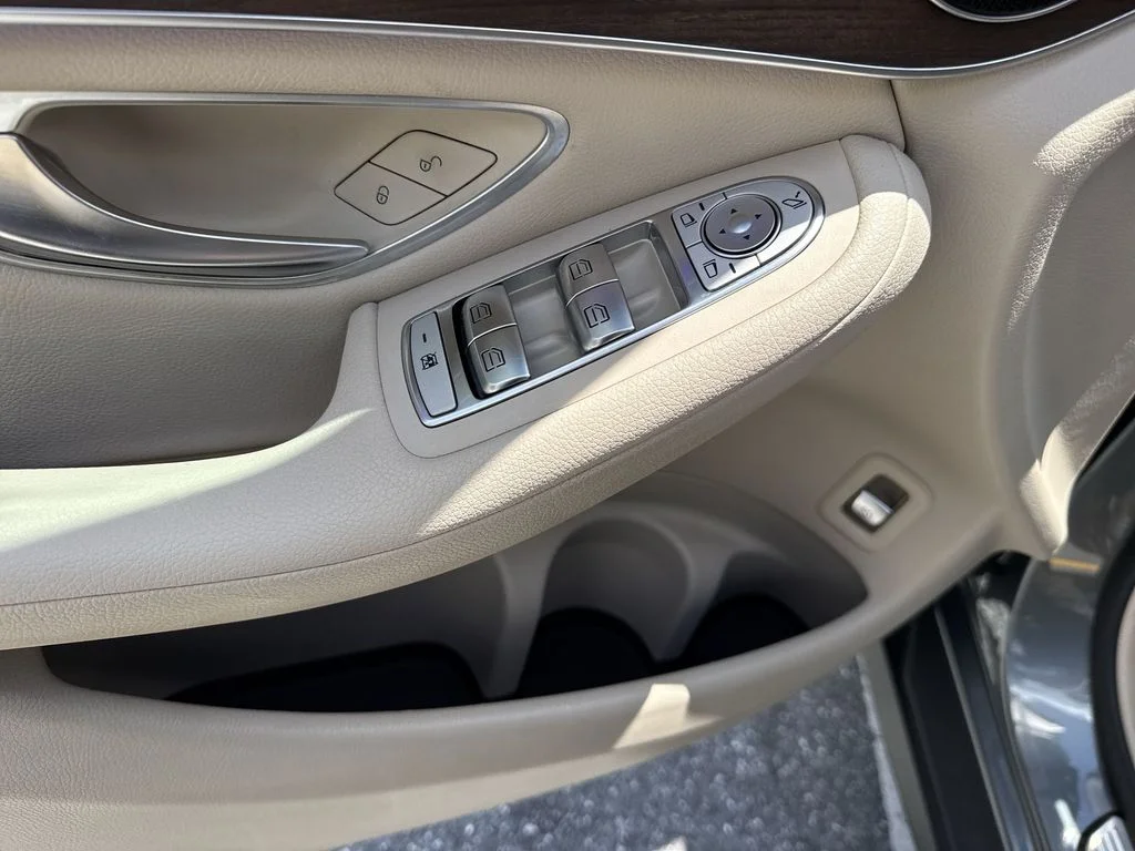 Used 2021 Graphite Gray Metallic Mercedes-Benz GLC 300 image 40