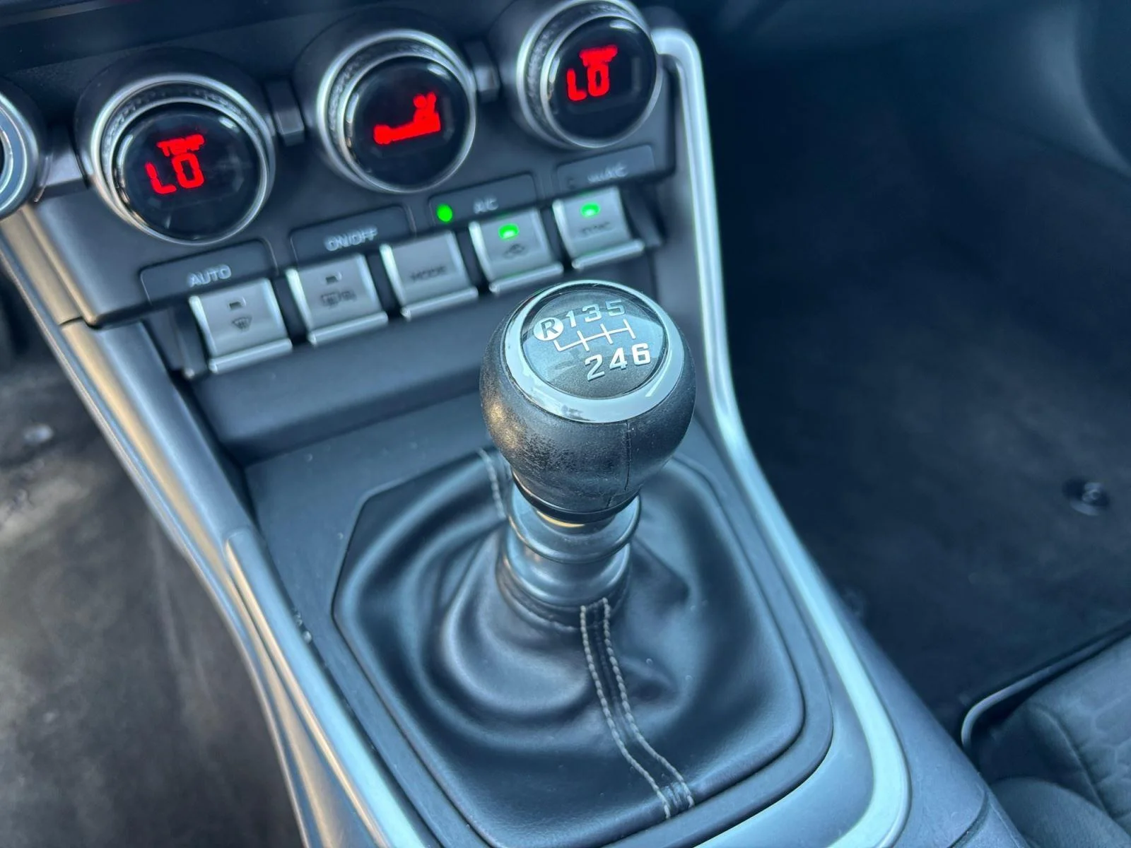 Used 2023 Pavement Toyota Base image 32