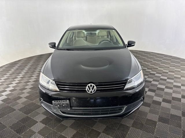 Used 2014  Volkswagen 2.0L TDI image 2