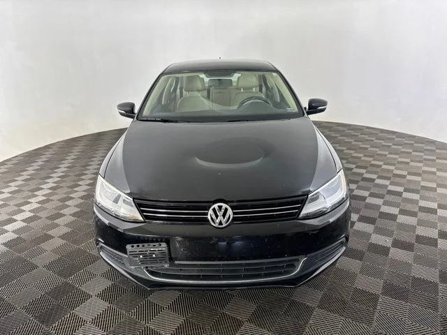 Used 2014  Volkswagen 2.0L TDI image 2