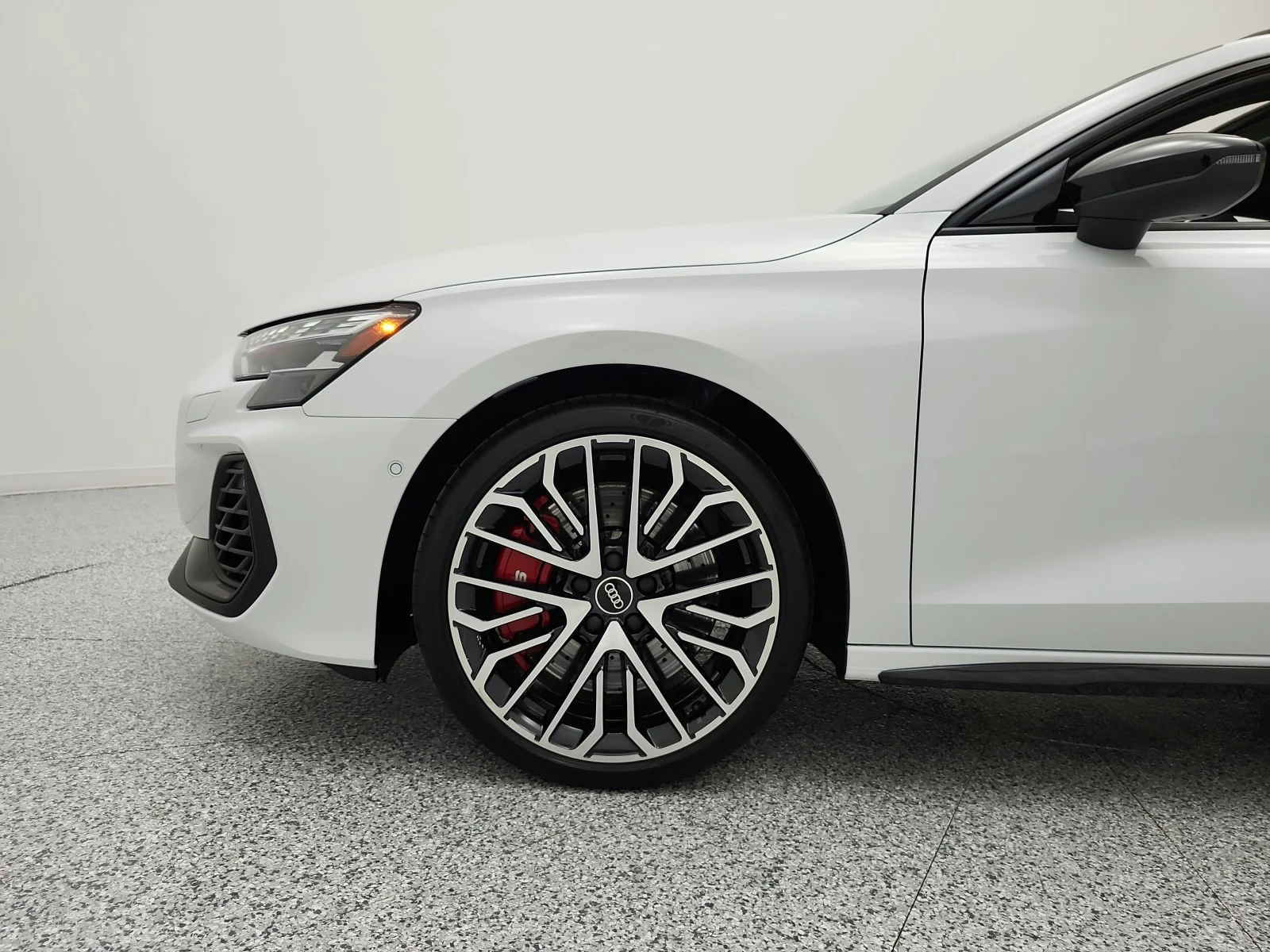 Used 2025 Glacier White Metallic Audi Premium Plus 2.0 TFSI quattro image 18