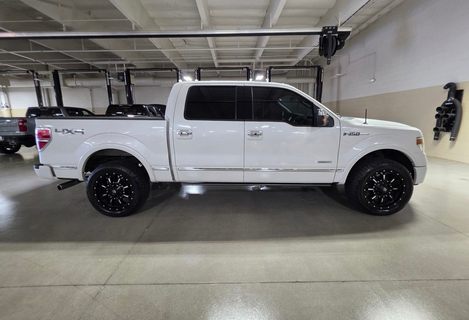 Used 2013 White Platinum Clearcoat Metallic Ford Platinum image 8