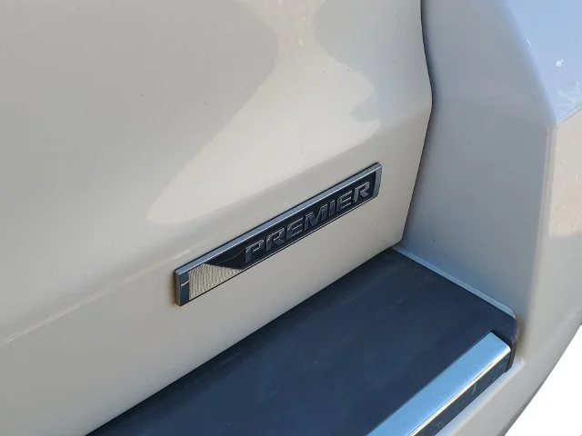 Used 2018 IRIDESCENT PEARL TRICOAT Chevrolet Premier image 38