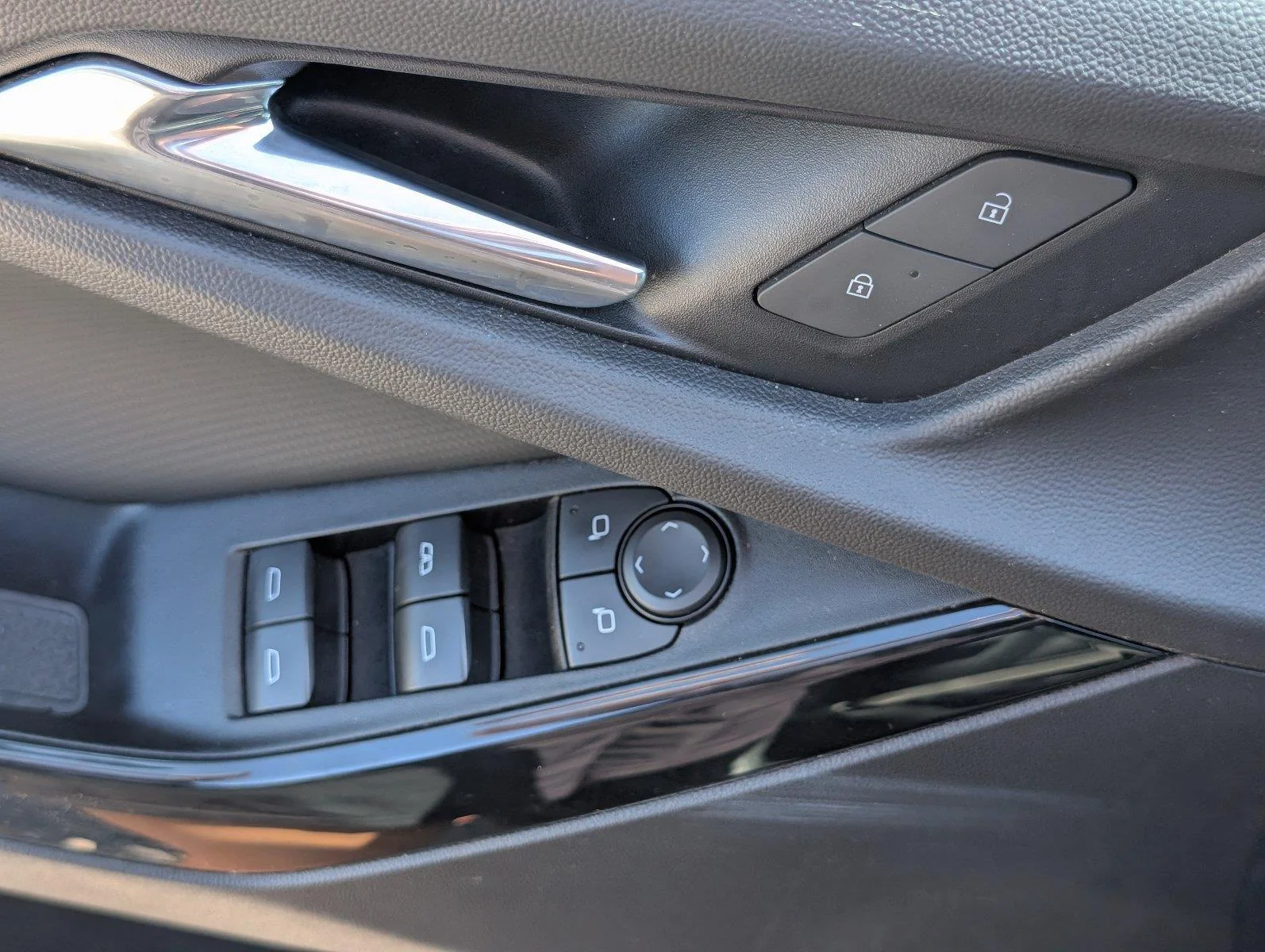 Used 2025 Mosaic Black Metallic Chevrolet LT image 18