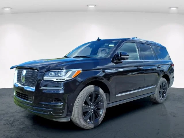 Used 2022 Black Lincoln Reserve image 2