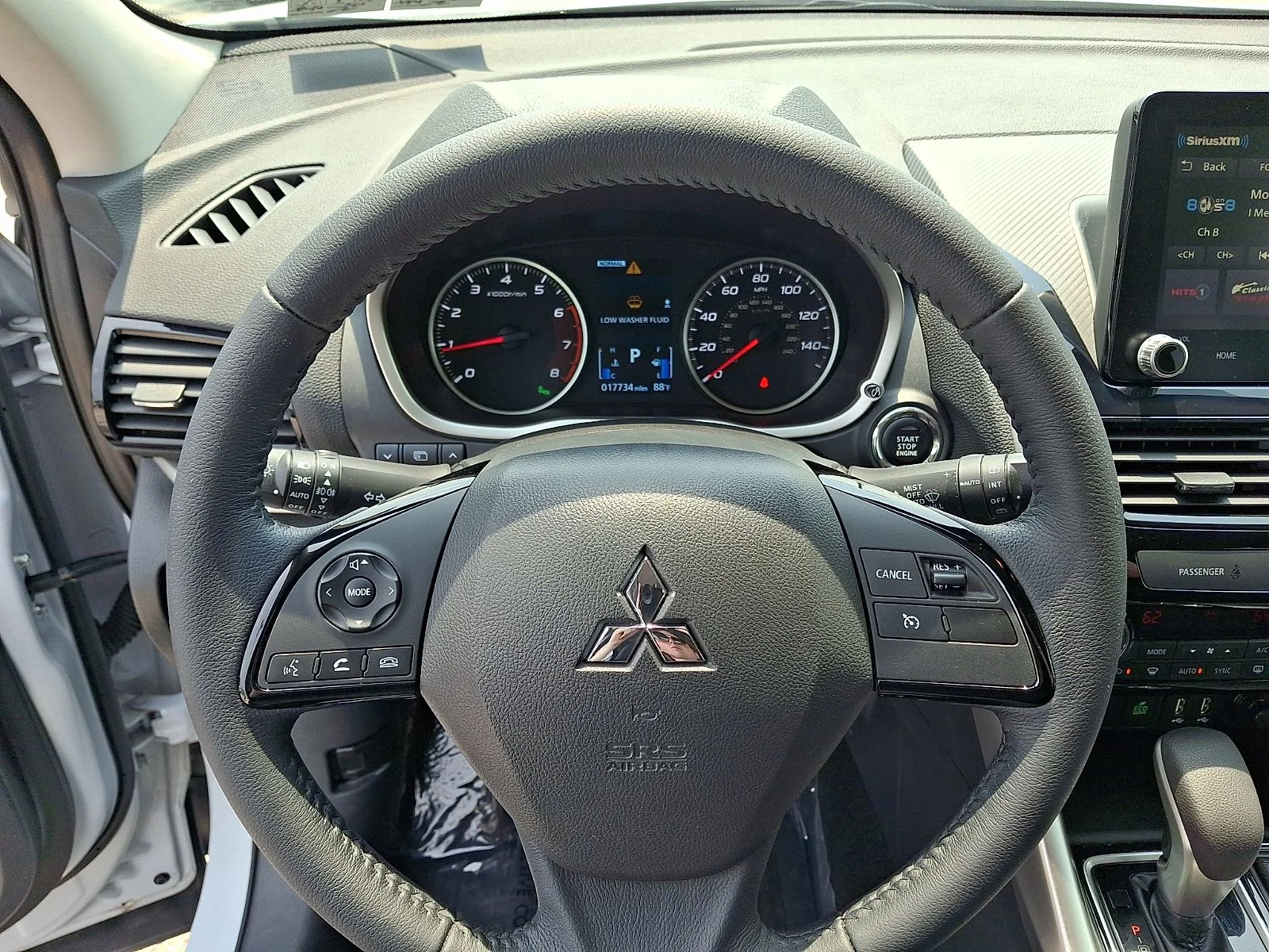 Used 2023 White Mitsubishi SE image 19