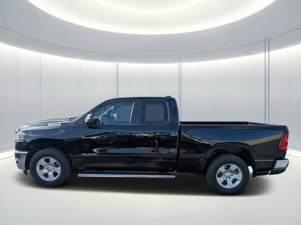 New 2026 Diamond Black Crystal Pearl-Coat Exterior Paint RAM Tradesman image 6