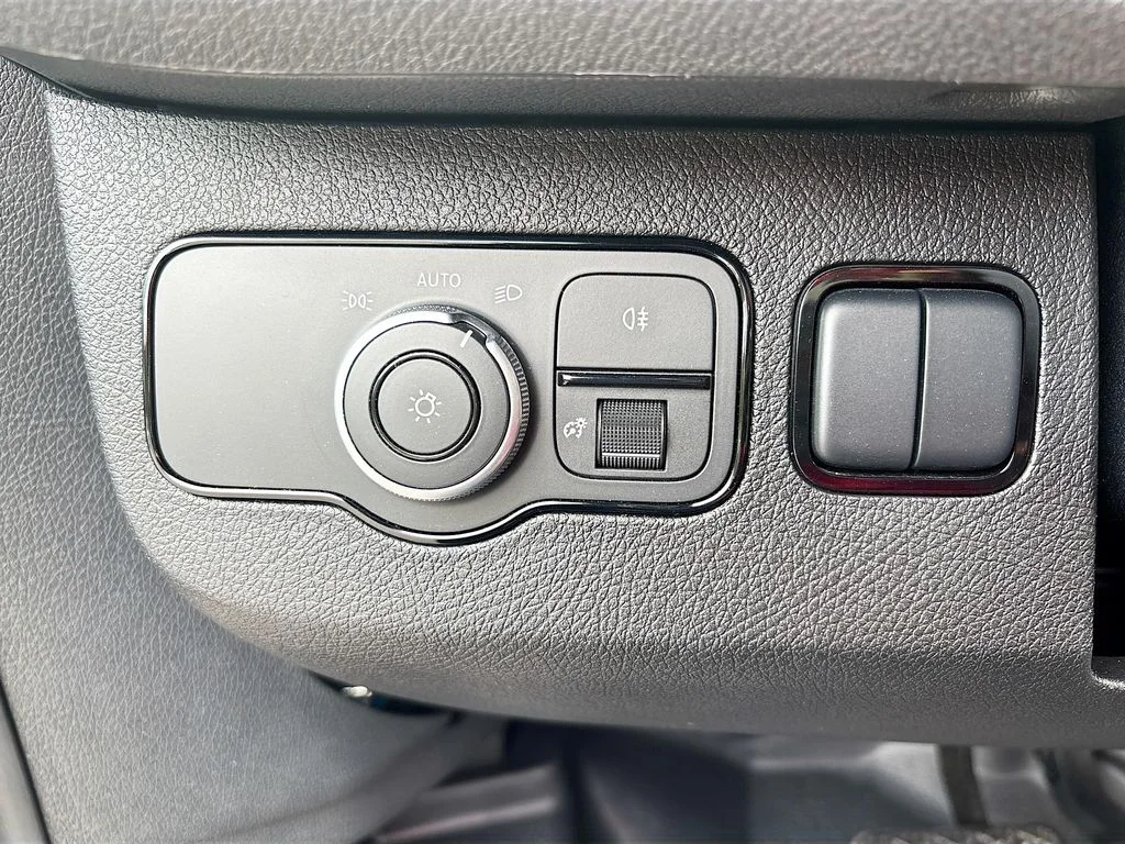 New 2025 Obsidian Black Metallic Mercedes-Benz 15 Passenger Sliding Door image 40