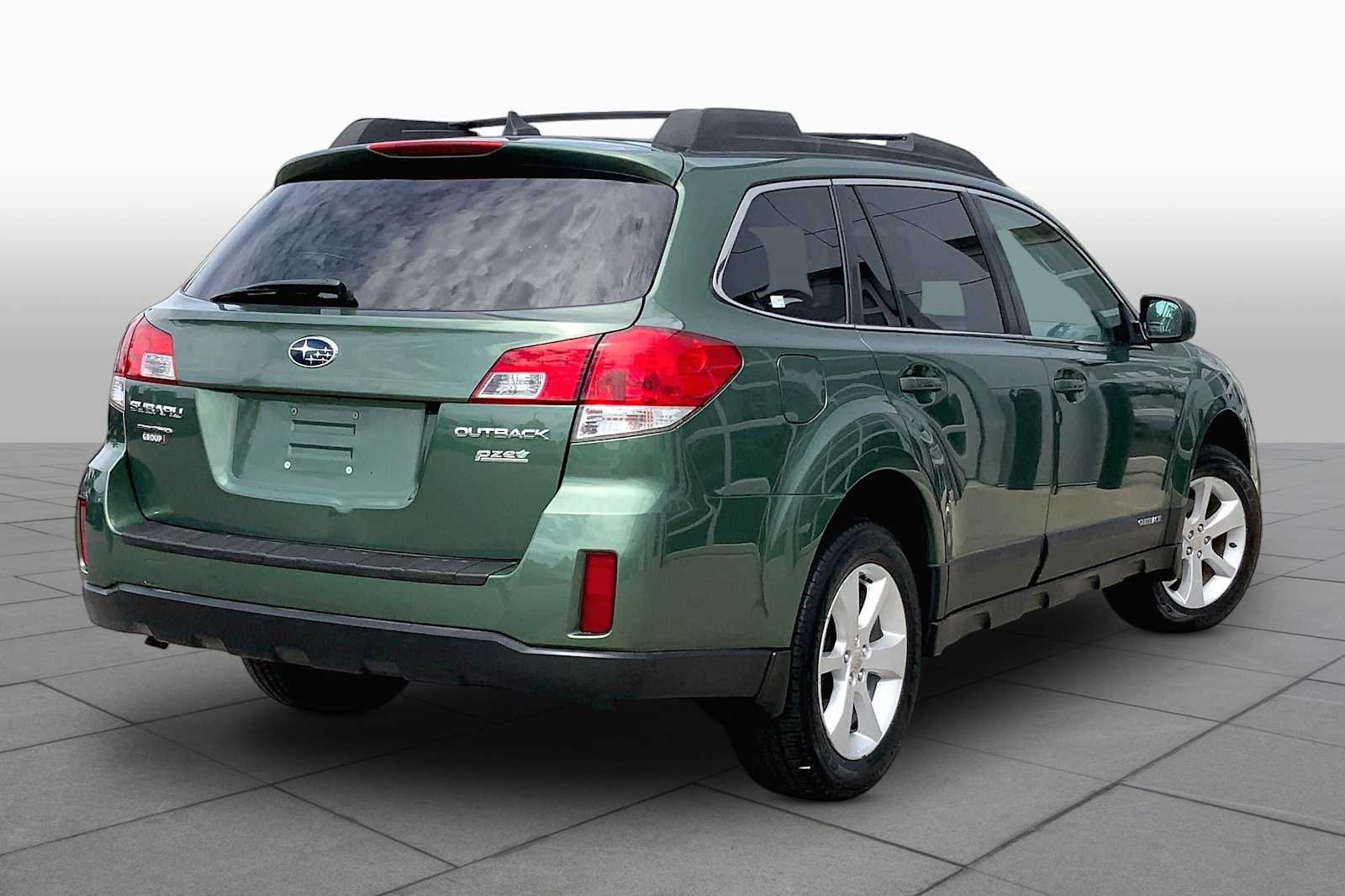Used 2014 Cypress Green Pearl Subaru 2.5i Premium image 13