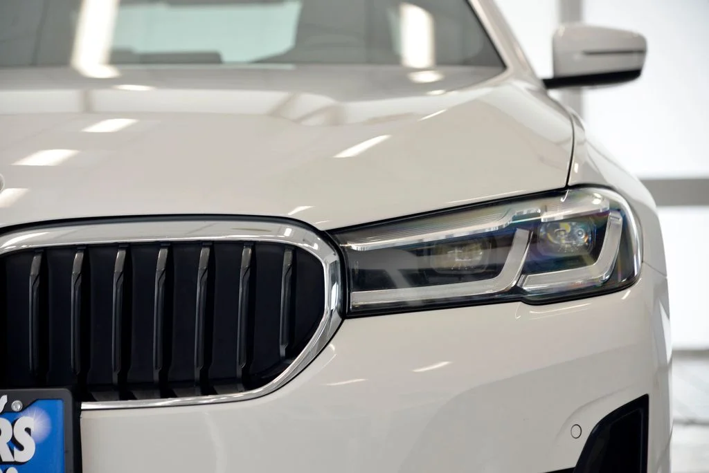 Used 2021 White BMW 530e iPerformance image 11