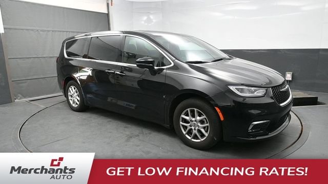 Used 2025 Black Chrysler Select image 2