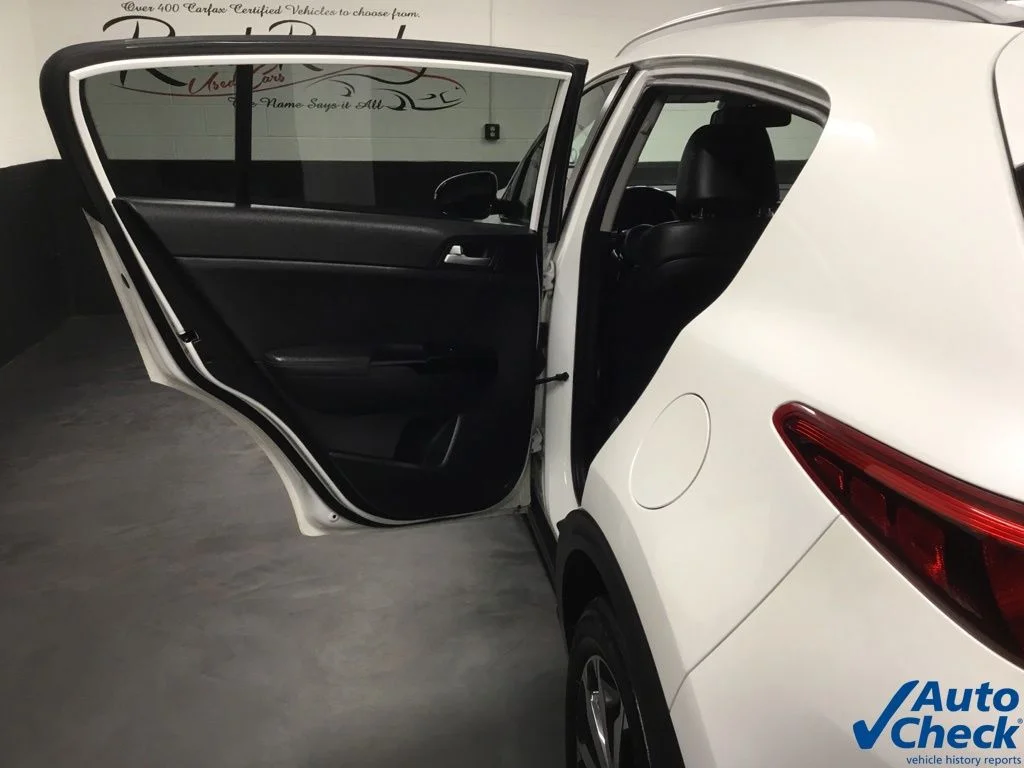 Used 2018 White Kia EX image 27