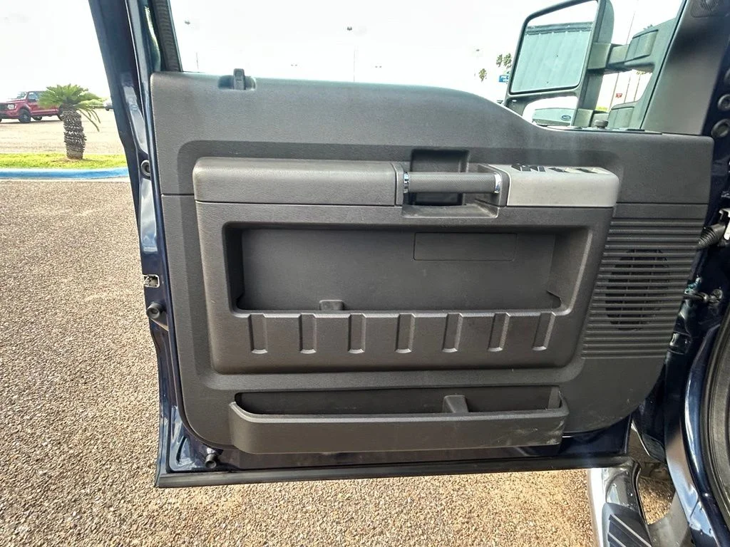 Used 2016  Ford Lariat image 11