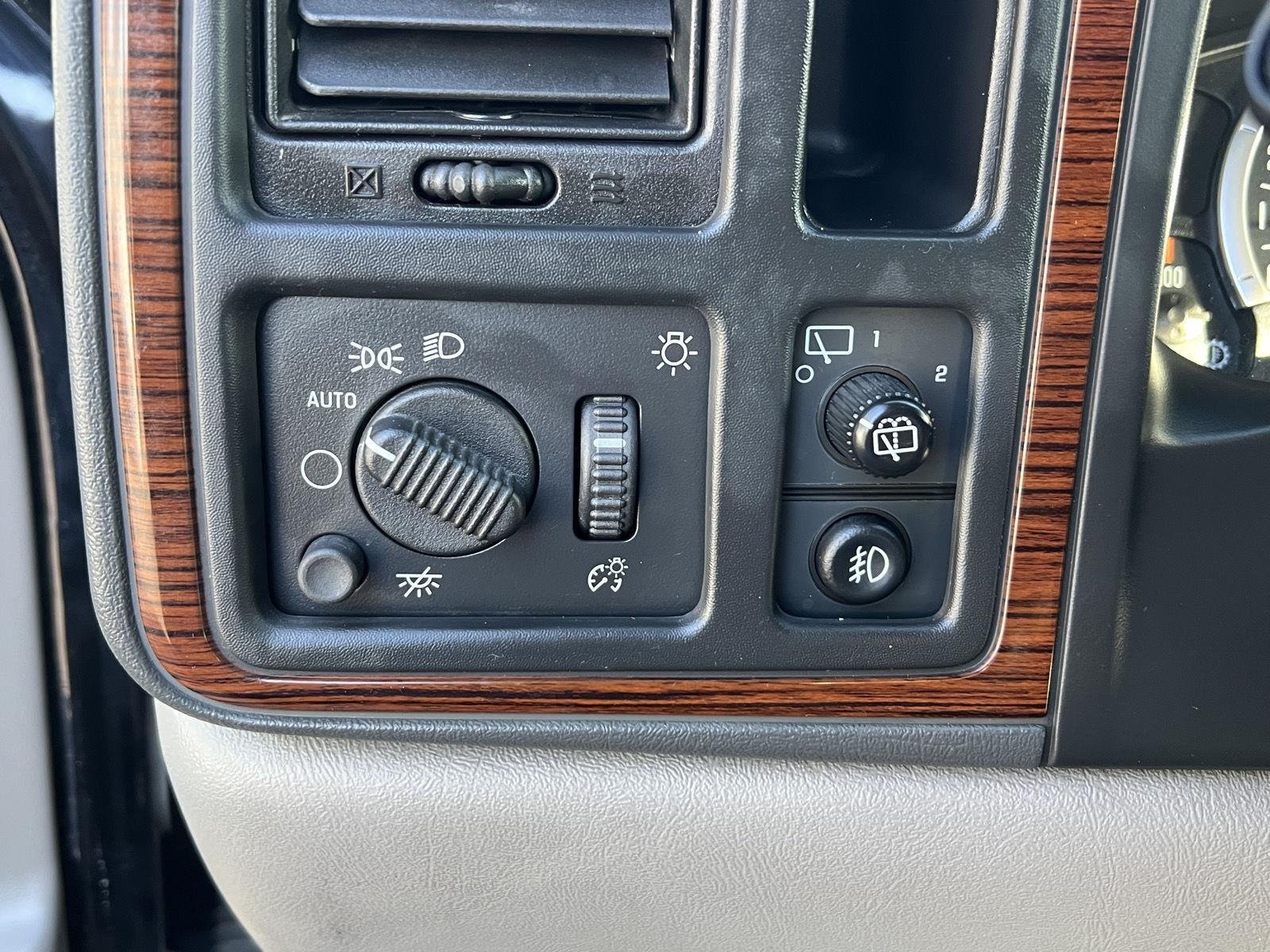 2004 Cadillac Escalade Base - Photo 29