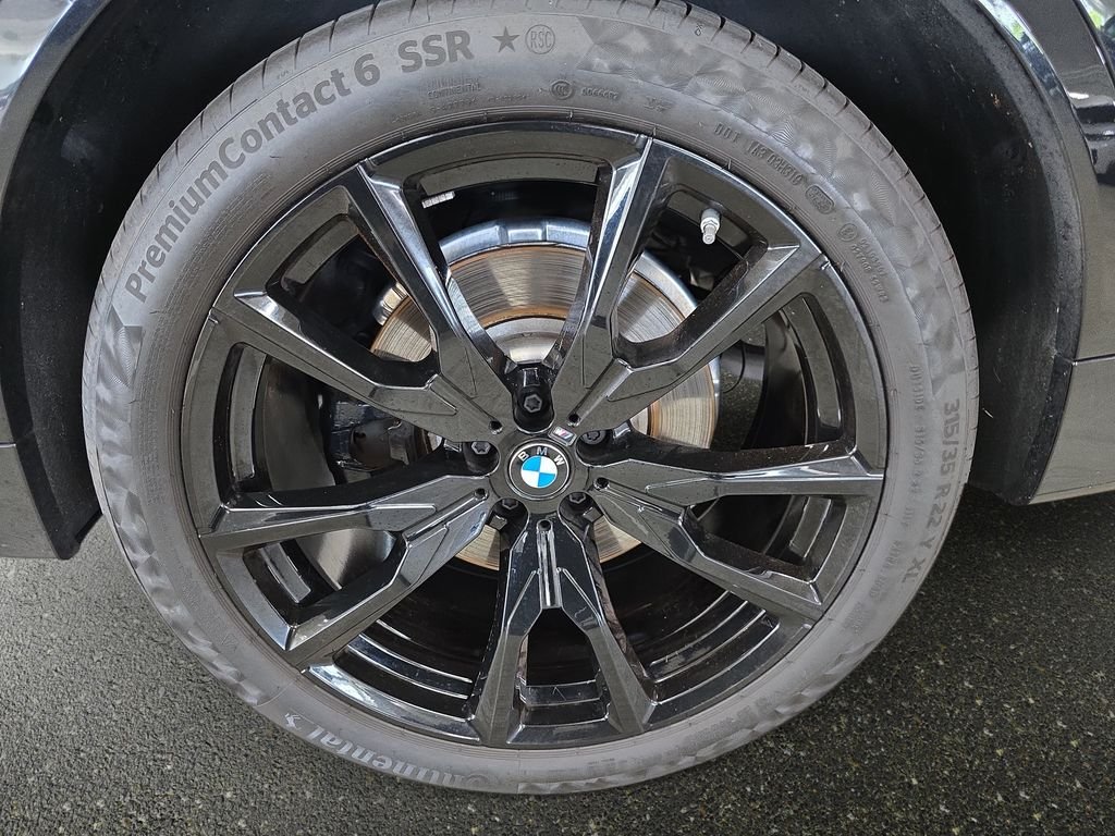 Used 2026 Black Sapphire Metallic BMW xDrive40i image 32