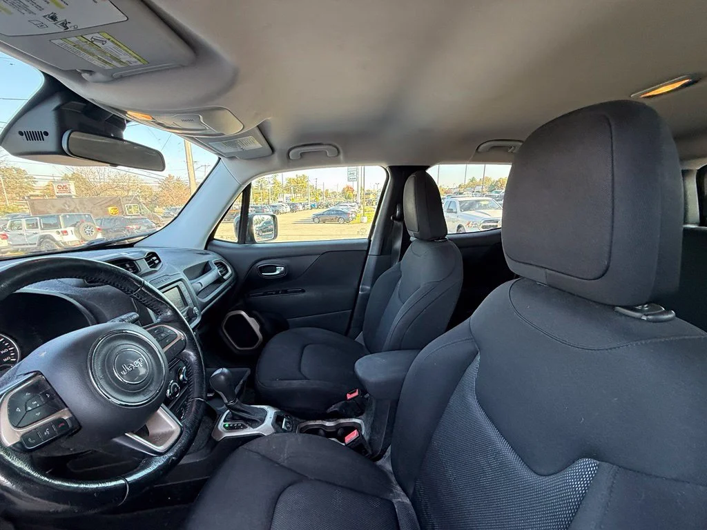 Used 2017 Black Jeep Latitude image 12