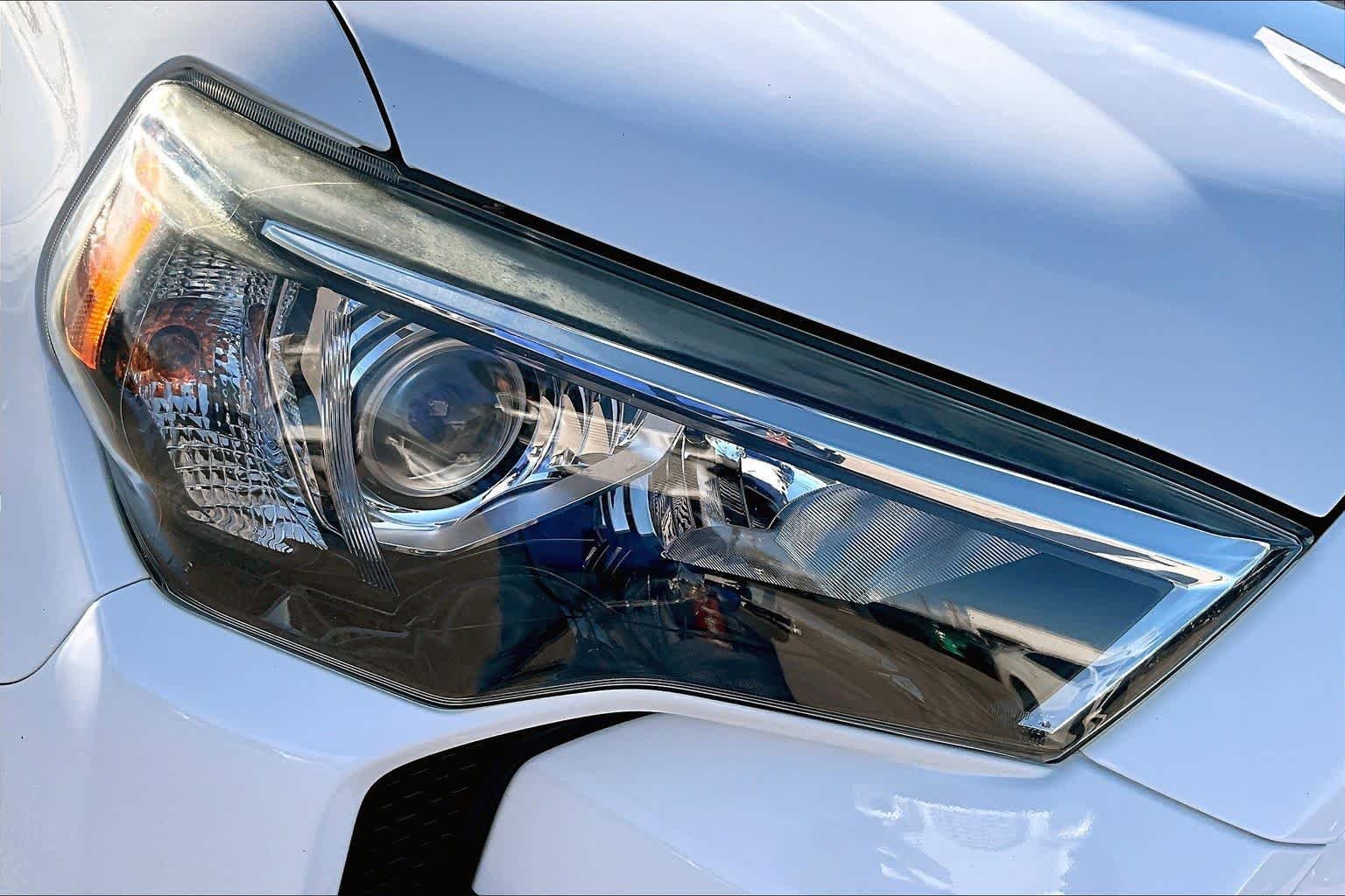 Used 2020 Super White Toyota SR5 Premium image 27