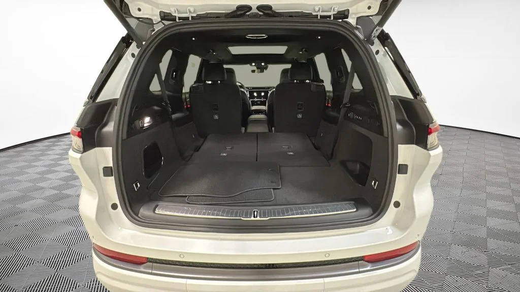 New 2026 Bright White Clear-Coat Exterior Paint Jeep Summit image 13