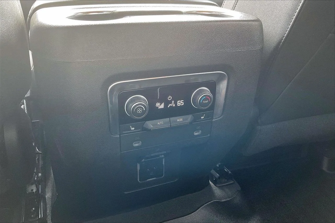 Used 2021 Black Chevrolet Z71 image 16