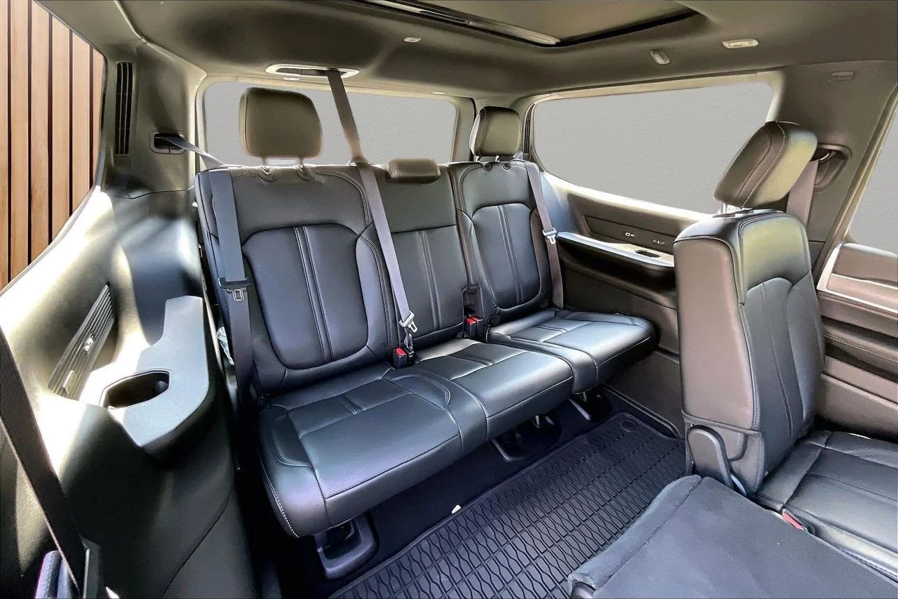 New 2026 Baltic-Gray Metallic Clear-Coat Exterior Paint Jeep Upland image 26