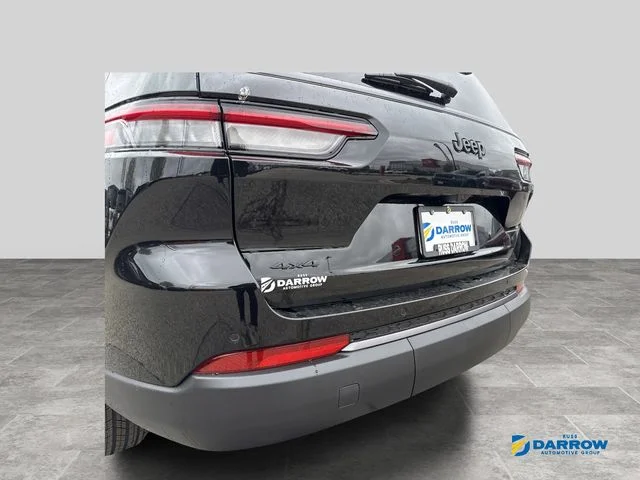New 2026 Diamond Black Crystal Pearl-Coat Exterior Paint Jeep Laredo image 29