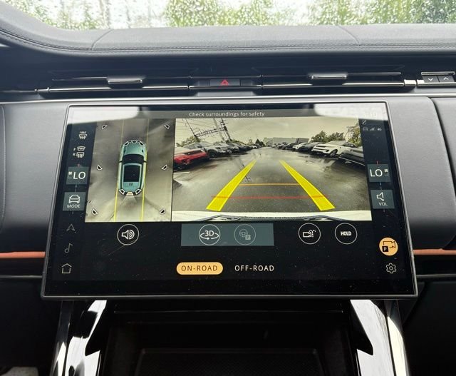 Certified Used 2025 White Land Rover Dynamic SE image 27