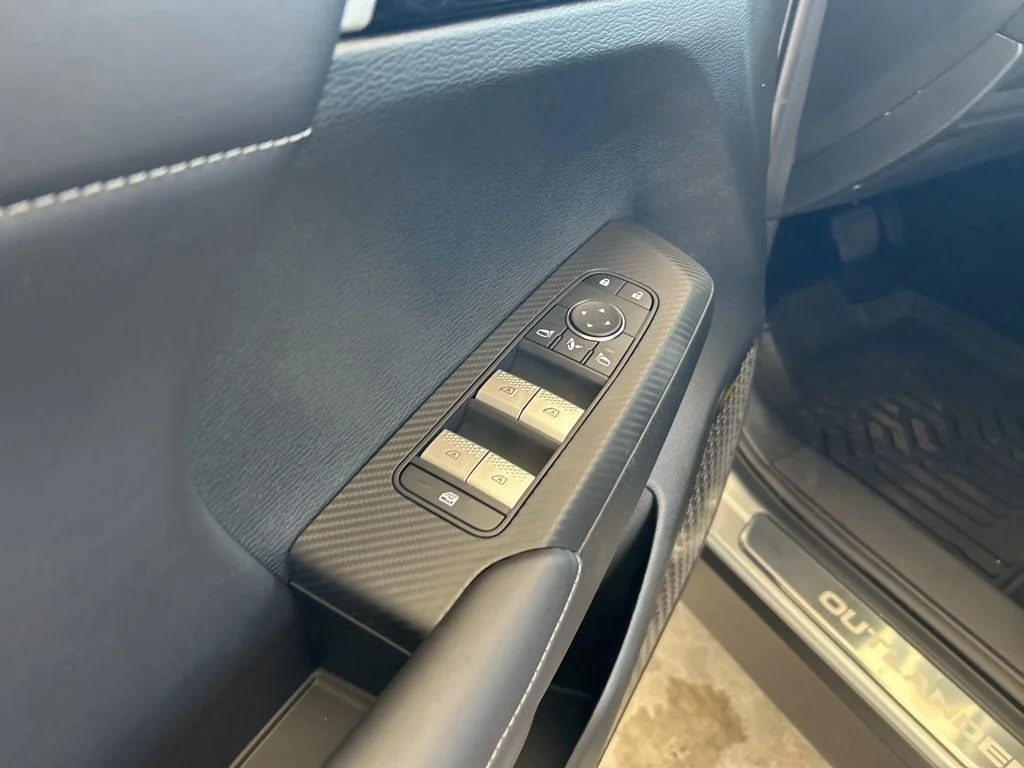 New 2026 Silver Mitsubishi SE 1.5T 2WD image 38