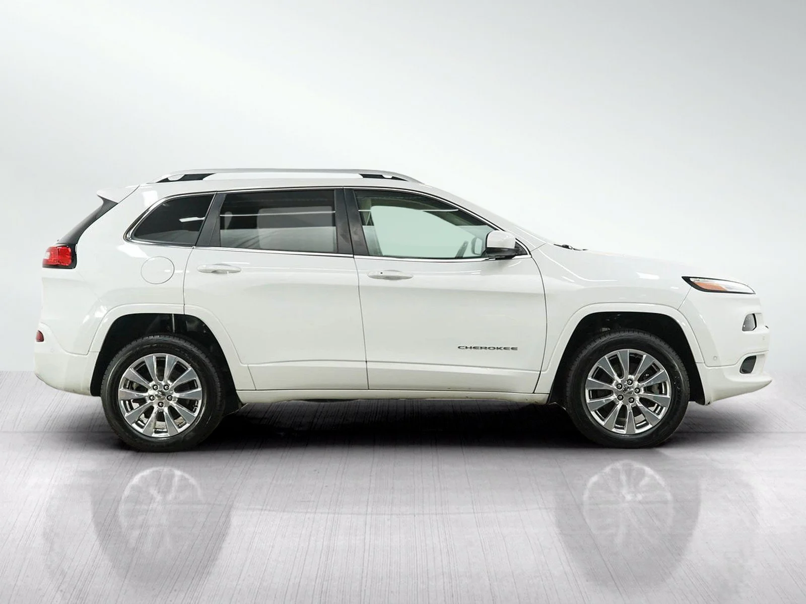 Used 2016 Bright White Clearcoat Jeep Overland image 6